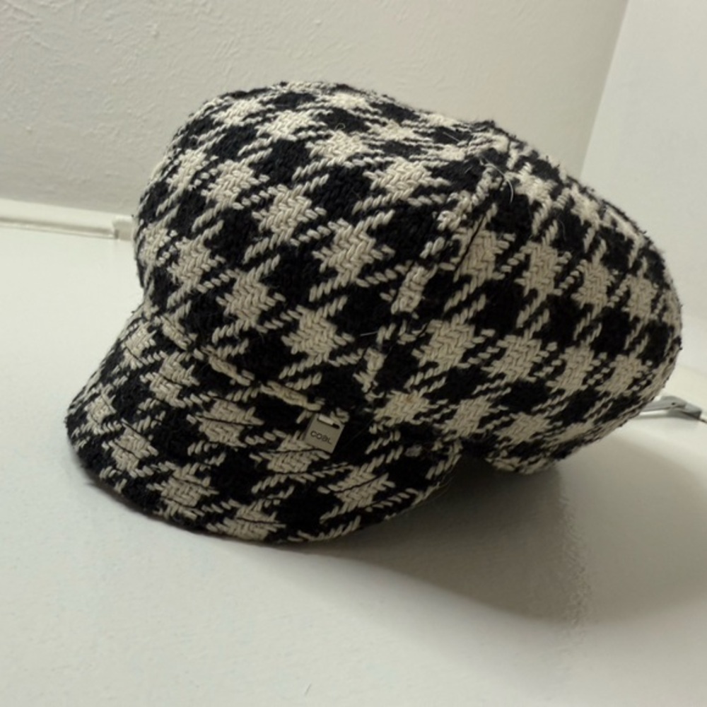 Black and Cream Houndstooth Knit Newsboy Cap